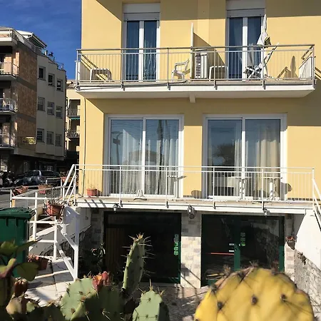 Arianna Hotel Cavi di Lavagna